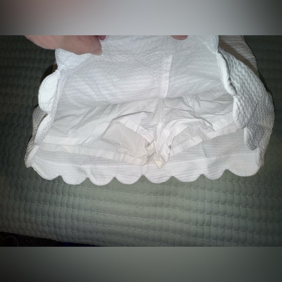 Lilly Pulitzer white scalloped hem textured skort. Size 4. VGUC - Picture 5 of 9